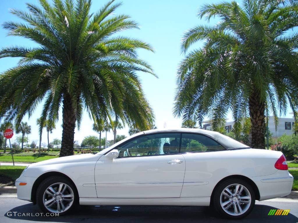 Arctic White Mercedes-Benz CLK