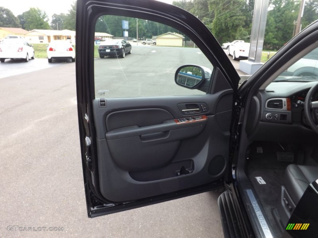 2013 Chevrolet Suburban LTZ Door Panel Photos