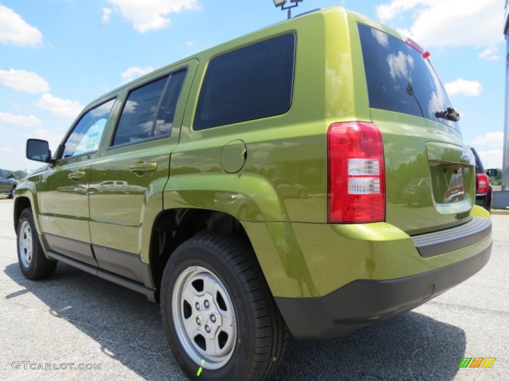 2012 Patriot Sport - Rescue Green Metallic / Dark Slate Gray/Light Pebble Beige photo #5