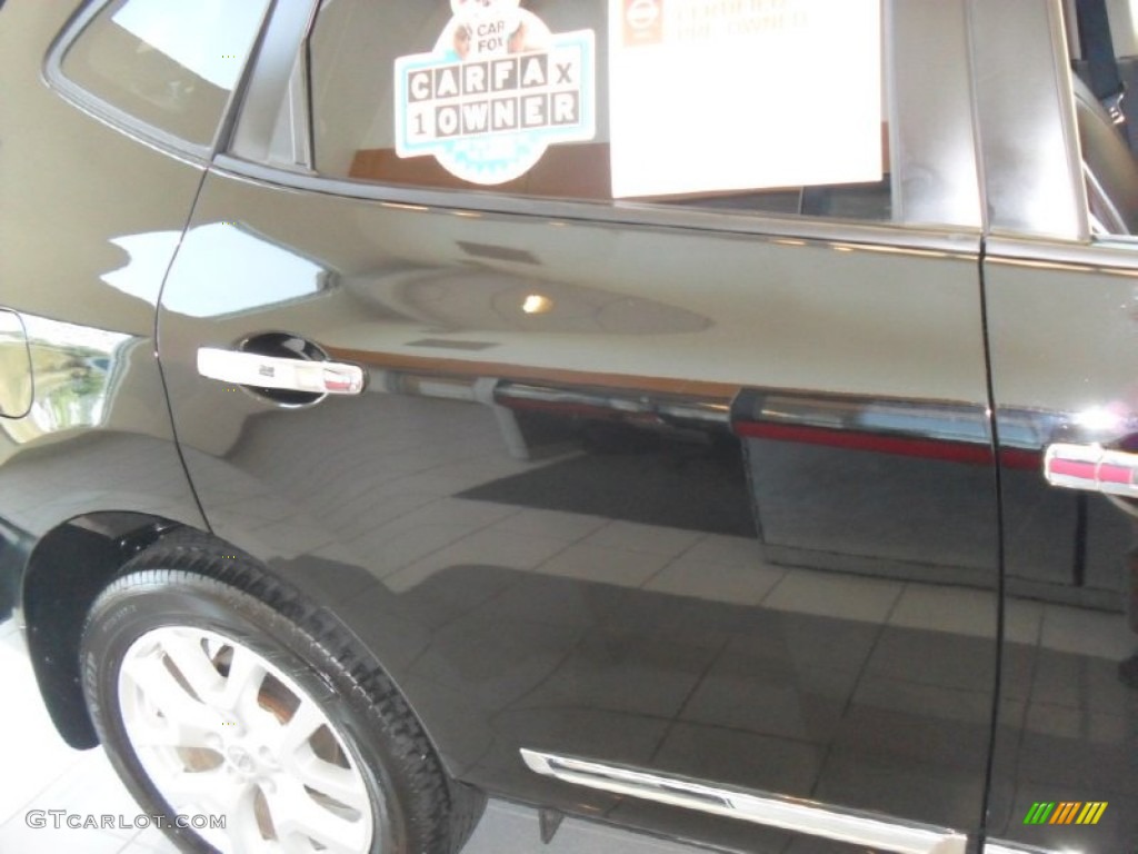 2011 Rogue SL AWD - Wicked Black / Black photo #22