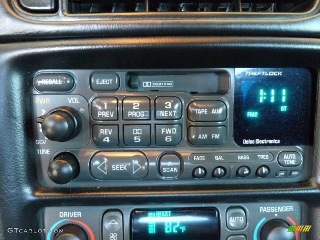 1998 Chevrolet Corvette Convertible Audio System Photo #66880610