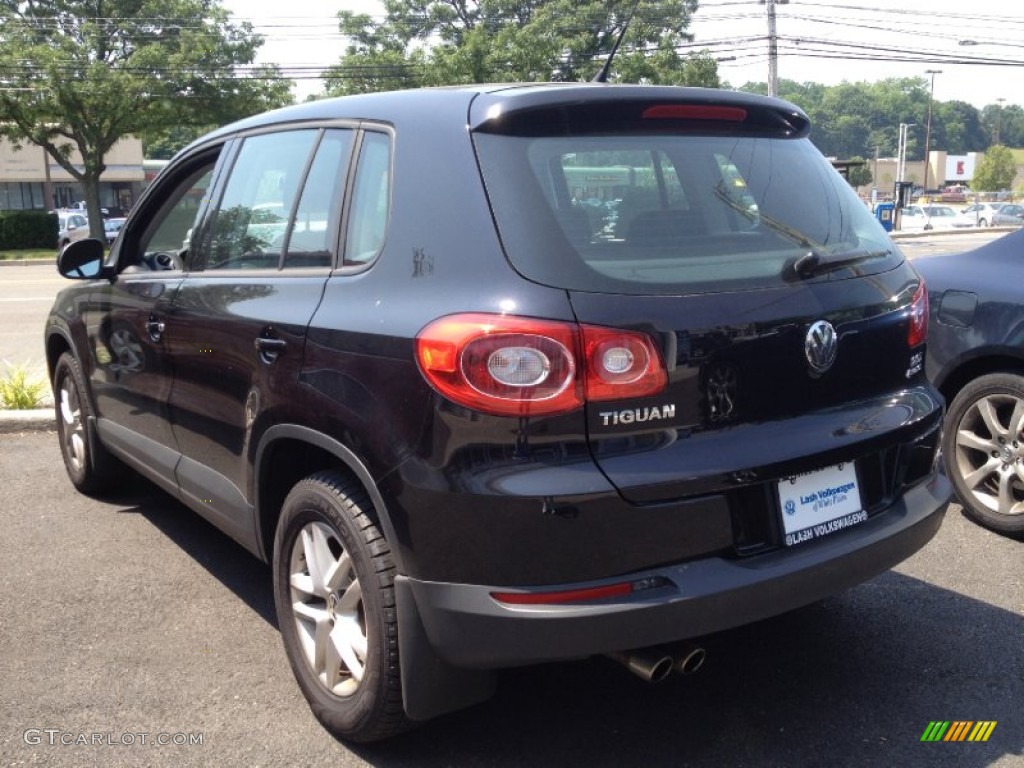 2011 Tiguan S 4Motion - Deep Black Metallic / Charcoal photo #7