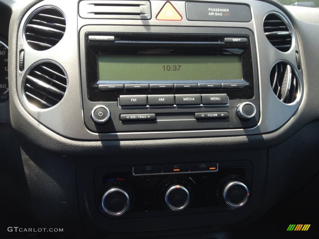 2011 Tiguan S 4Motion - Deep Black Metallic / Charcoal photo #16