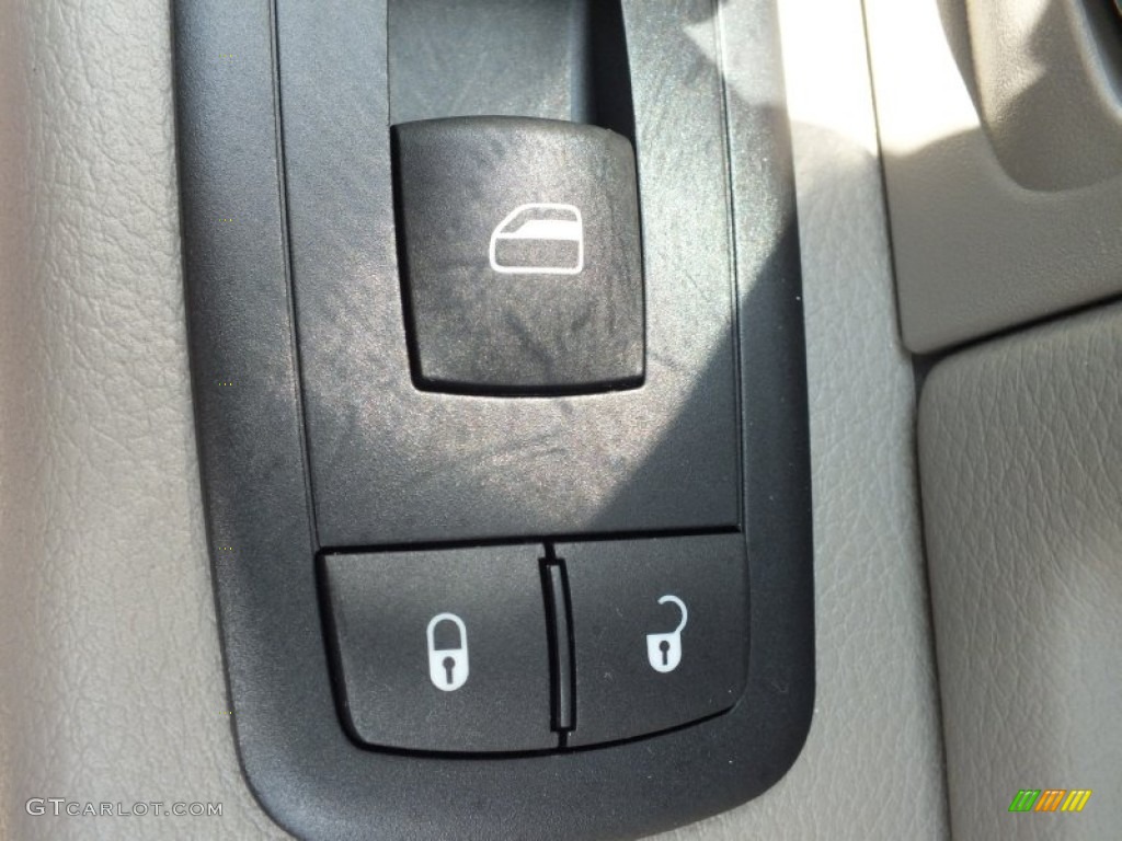 2010 Ram 1500 Lone Star Crew Cab - Inferno Red Crystal Pearl / Dark Slate/Medium Graystone photo #21
