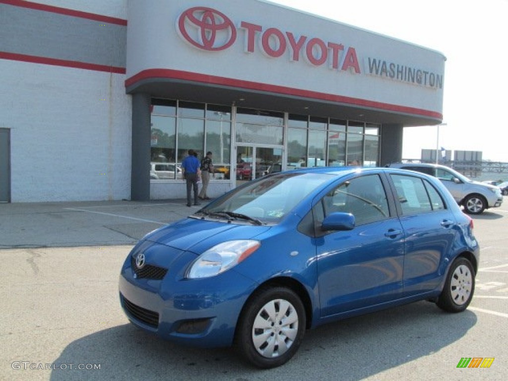 2010 Yaris 5 Door Liftback - Blazing Blue Pearl / Dark Charcoal photo #1