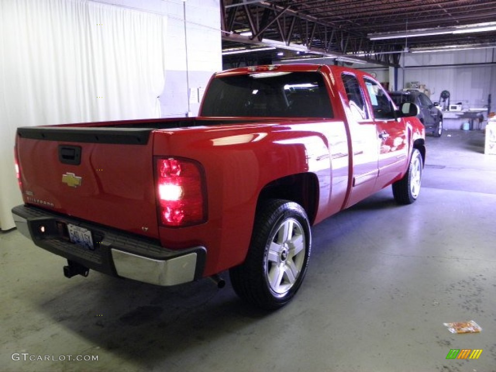 2008 Silverado 1500 LT Extended Cab - Victory Red / Ebony photo #18