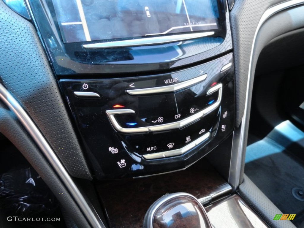 2013 Cadillac XTS Luxury AWD Controls Photo #66899638