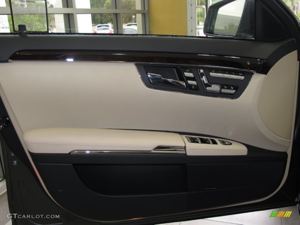 2012 Mercedes-Benz S 550 Sedan Sahara Beige/Black Door Panel Photo #66904921
