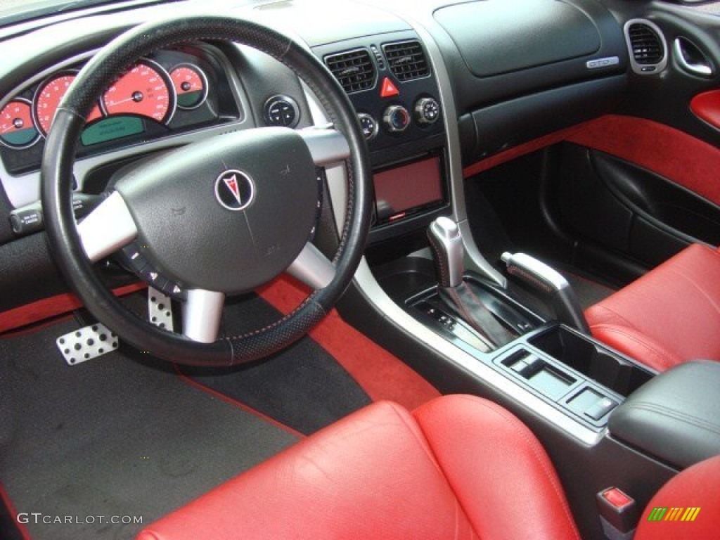 2006 GTO Coupe - Phantom Black Metallic / Red photo #12
