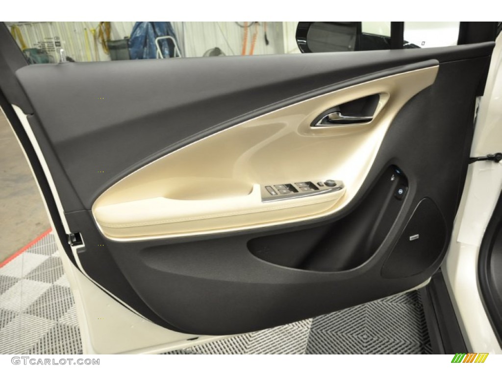 2012 Chevrolet Volt Hatchback Light Neutral/Dark Accents Door Panel Photo #66908752