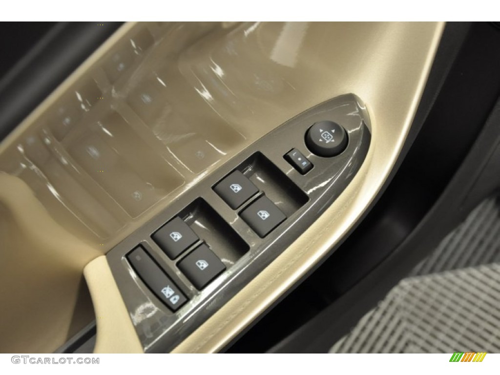 2012 Chevrolet Volt Hatchback Controls Photo #66908761