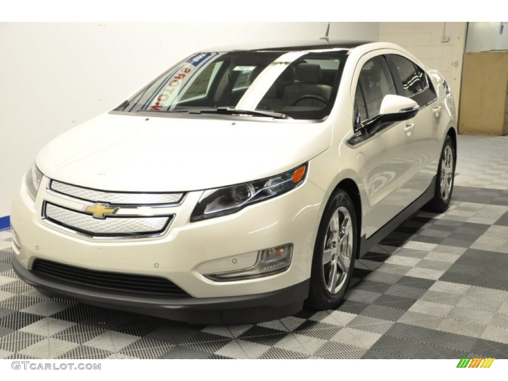 White Diamond Tricoat 2012 Chevrolet Volt Hatchback Exterior Photo #66909124