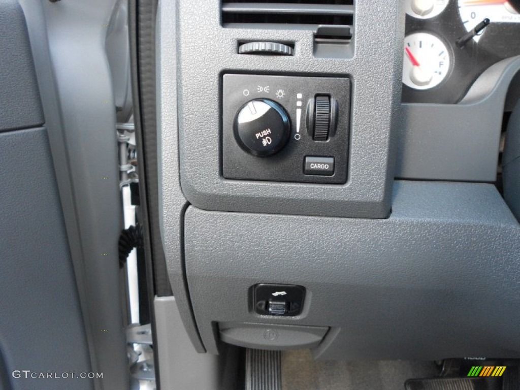 2006 Dodge Ram 2500 SLT Quad Cab Controls Photo #66911551