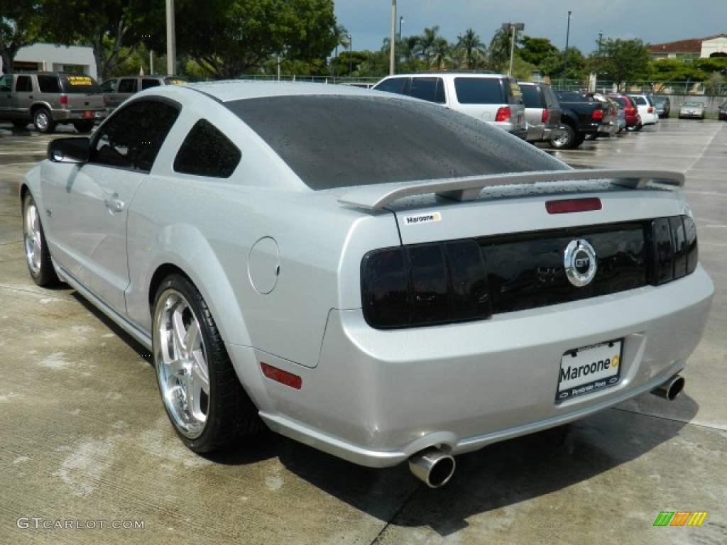 2008 Mustang GT Premium Coupe - Brilliant Silver Metallic / Dark Charcoal photo #2