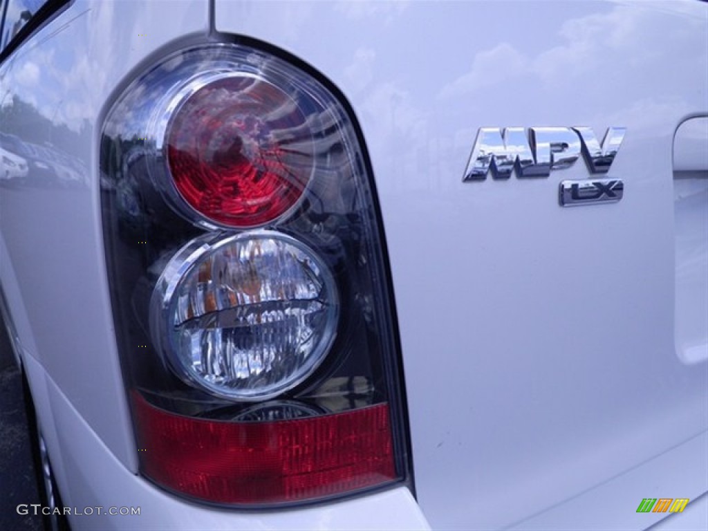2004 MPV LX - Rally White / Beige photo #15