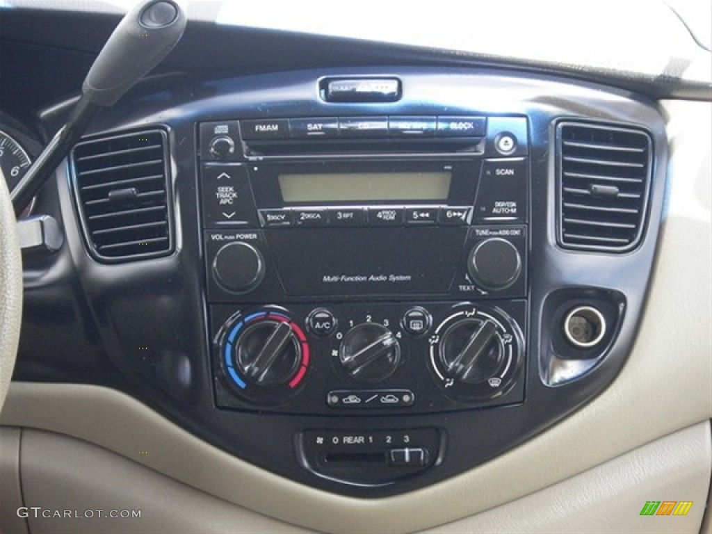 2004 MPV LX - Rally White / Beige photo #39