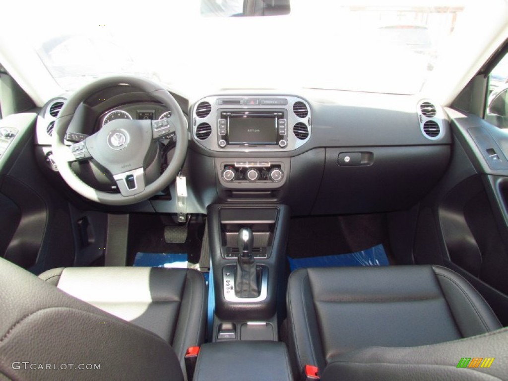 2012 Tiguan SE - Deep Black Metallic / Black photo #5