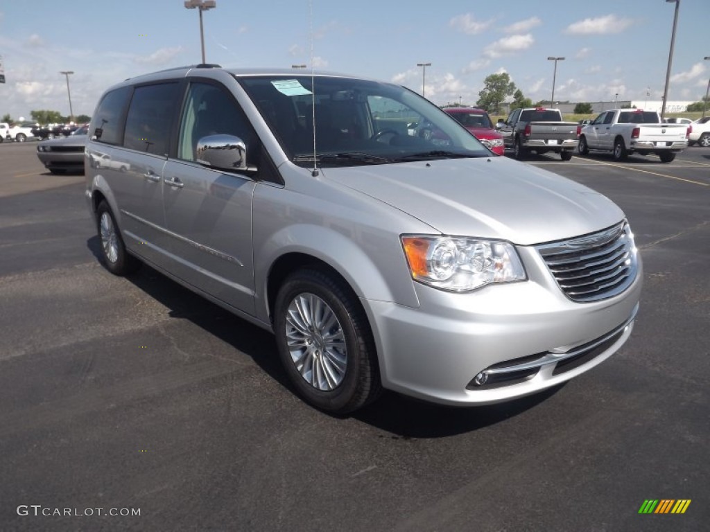 Bright Silver Metallic 2012 Chrysler Town & Country Limited Exterior Photo #66923345