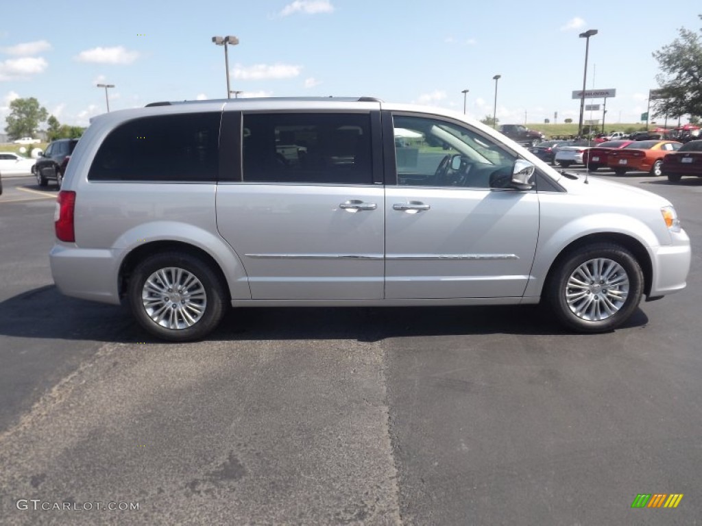 Bright Silver Metallic 2012 Chrysler Town & Country Limited Exterior Photo #66923356