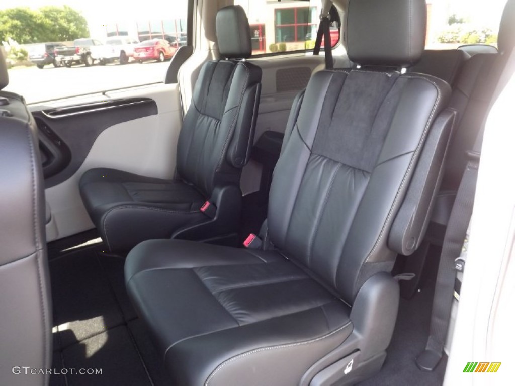 2012 Chrysler Town & Country Limited Rear Seat Photo #66923443