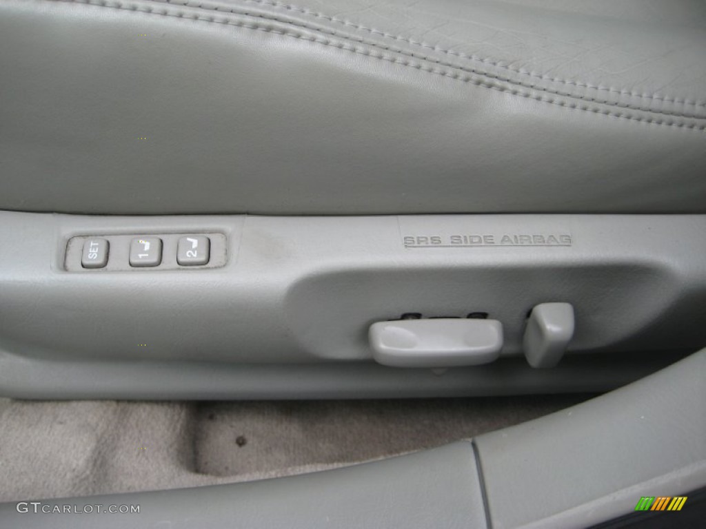 2000 Lexus ES 300 Sedan Controls Photo #66926674