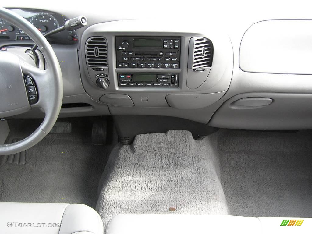 2002 F150 XLT SuperCrew 4x4 - Black / Medium Graphite photo #20