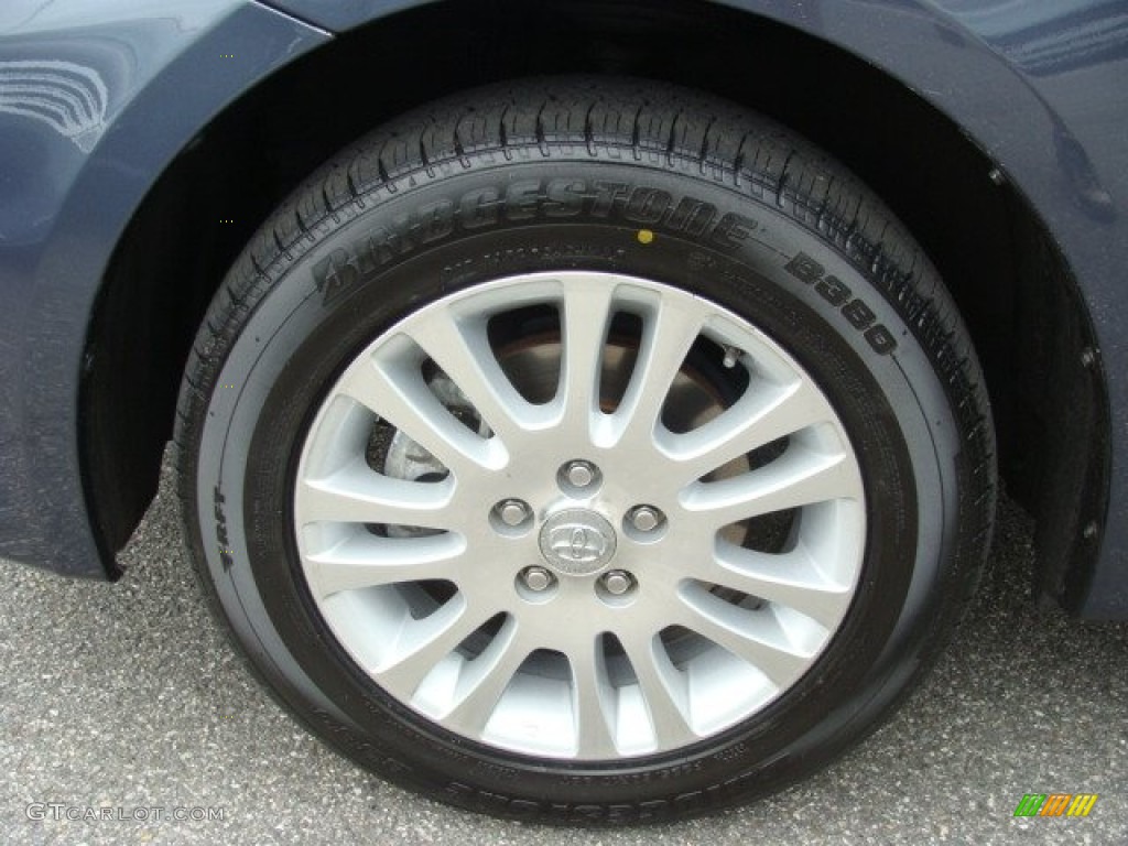 2010 Toyota Sienna LE AWD Wheel Photos