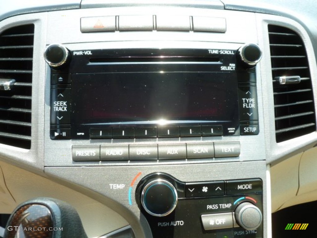 2010 Toyota Venza AWD Controls Photos