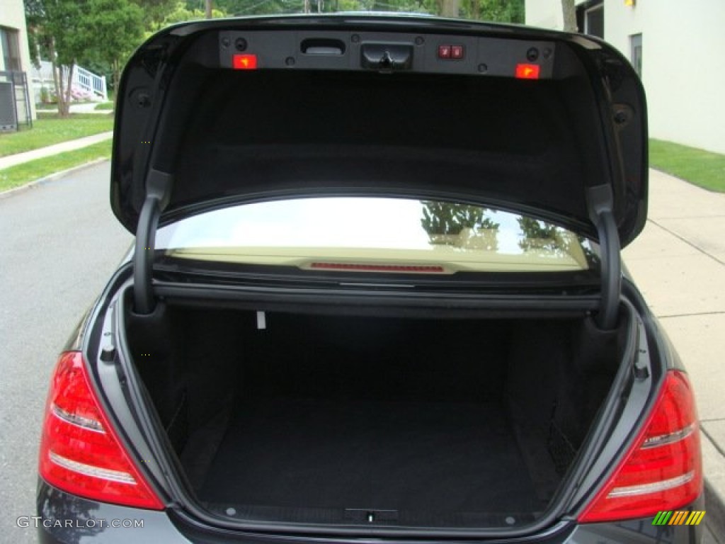 2012 Mercedes-Benz S 550 4Matic Sedan Trunk Photos