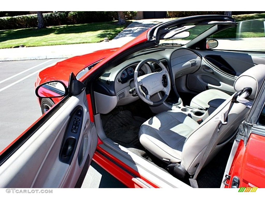 2002 Mustang V6 Convertible - Torch Red / Medium Graphite photo #27