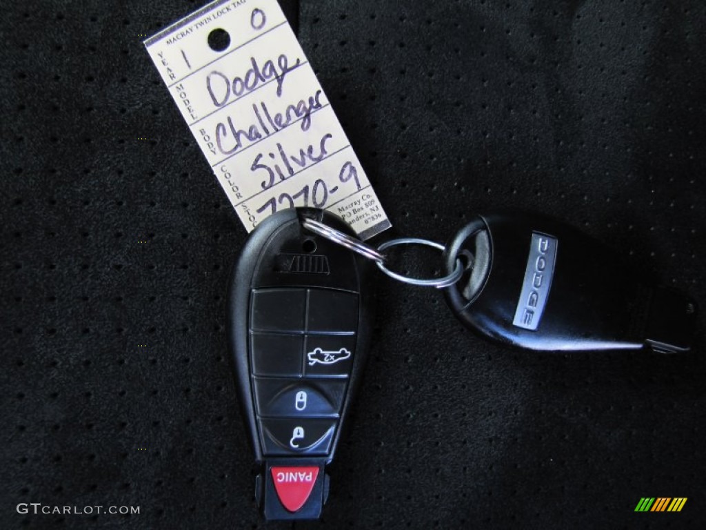 2010 Dodge Challenger SRT8 Keys Photos