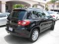 Deep Black Metallic - Tiguan SE 4Motion Photo No. 2