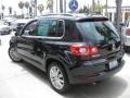 Deep Black Metallic - Tiguan SE 4Motion Photo No. 7