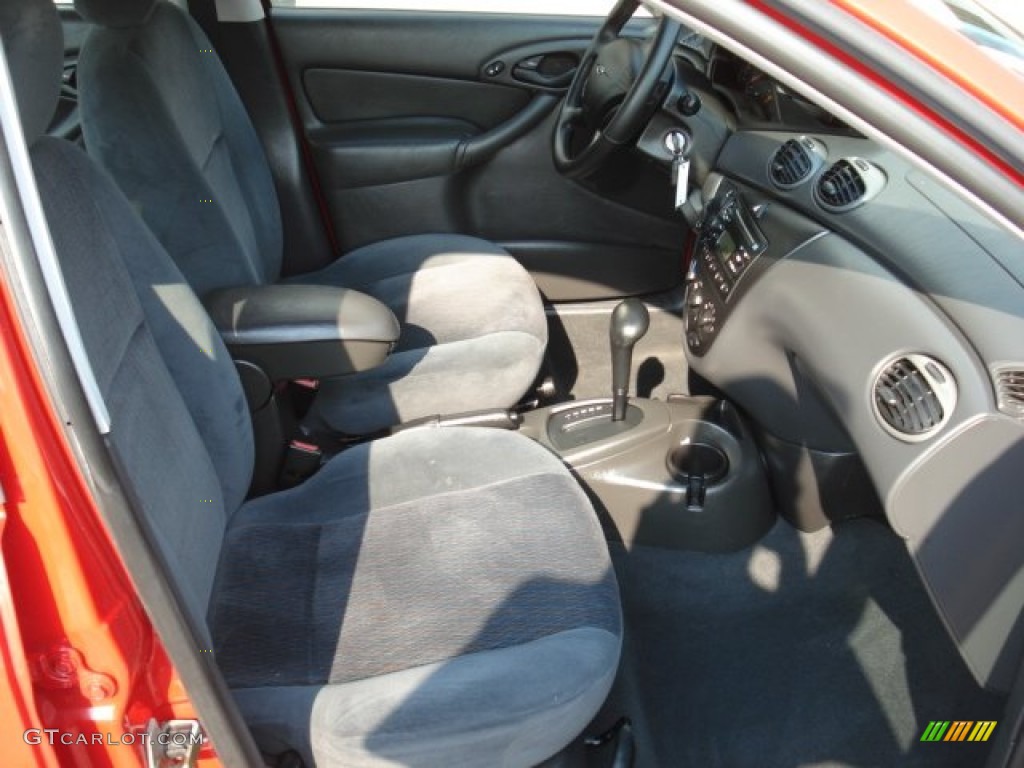 2001 Focus SE Sedan - Infra Red Clearcoat / Medium Graphite Grey photo #15