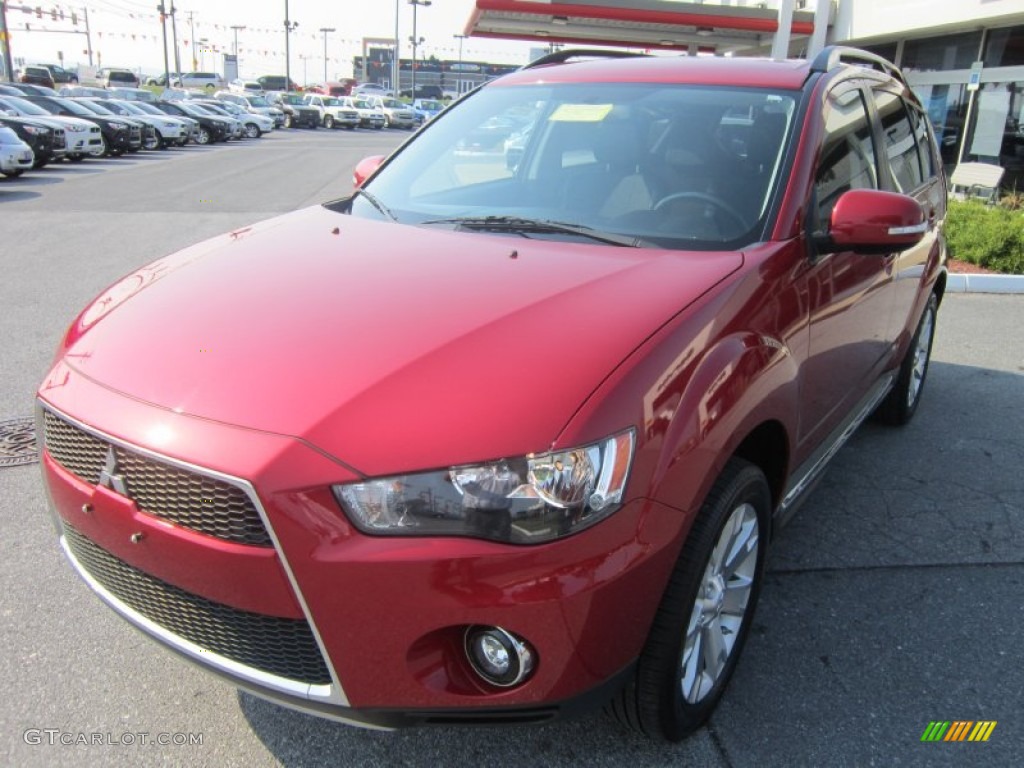 2010 Outlander SE - Rally Red Metallic / Black photo #1