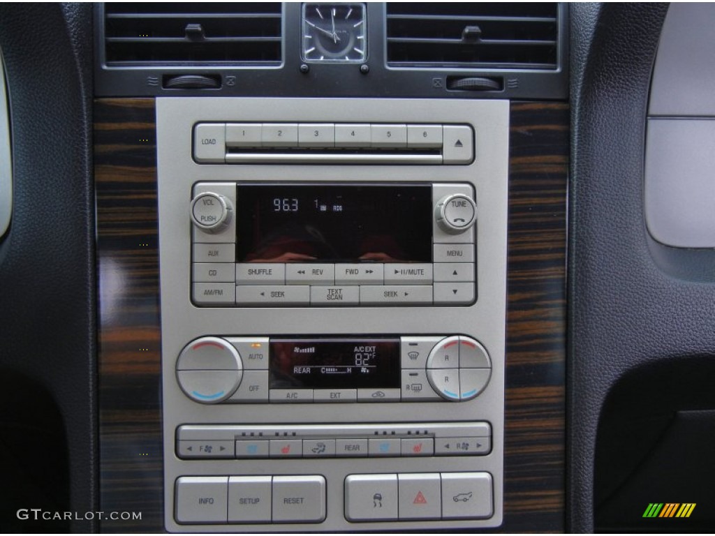 2007 Navigator Luxury - Vivid Red Metallic / Charcoal photo #25