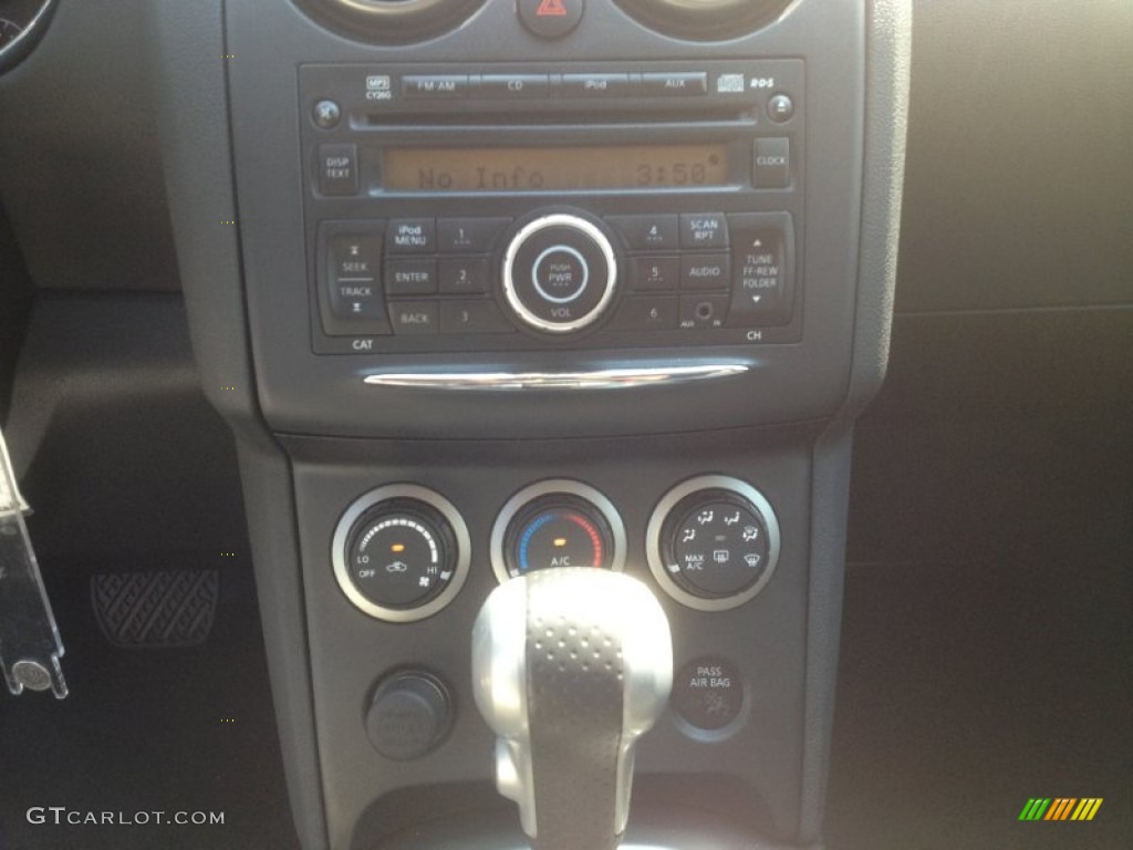 2011 Rogue S AWD - Platinum Graphite / Black photo #22