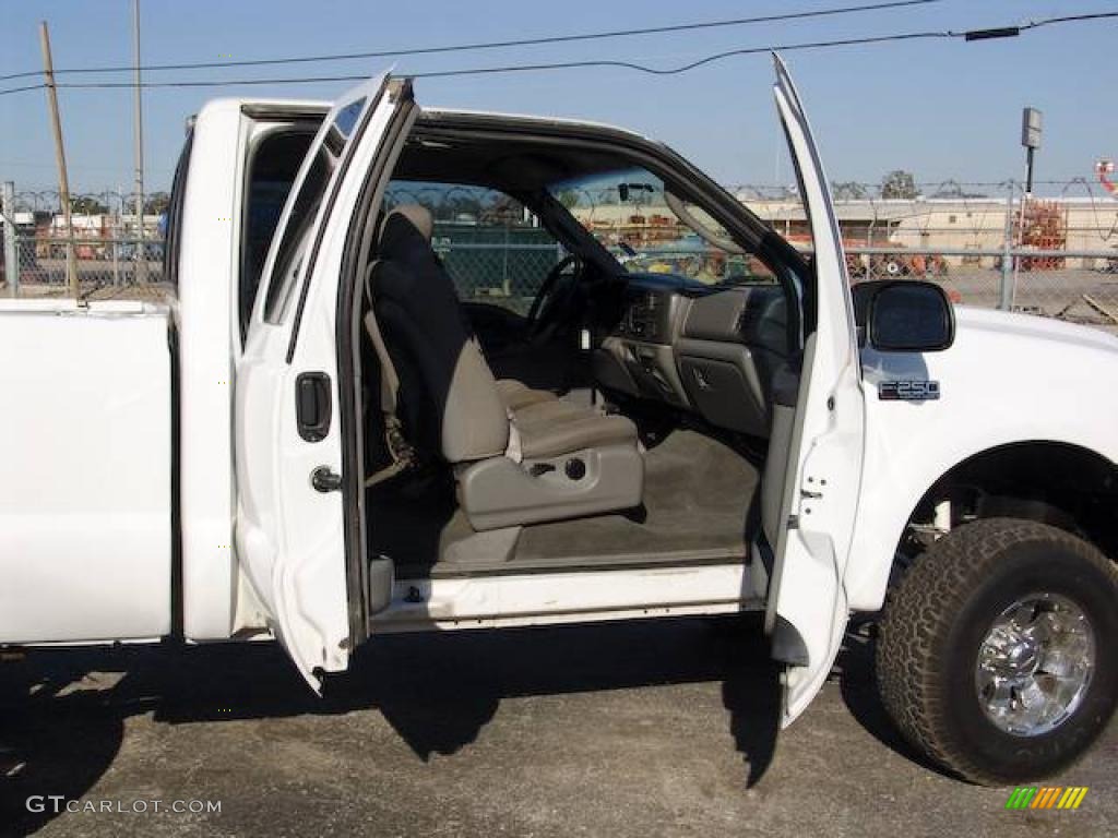2004 F250 Super Duty XLT SuperCab 4x4 - Oxford White / Medium Flint photo #5