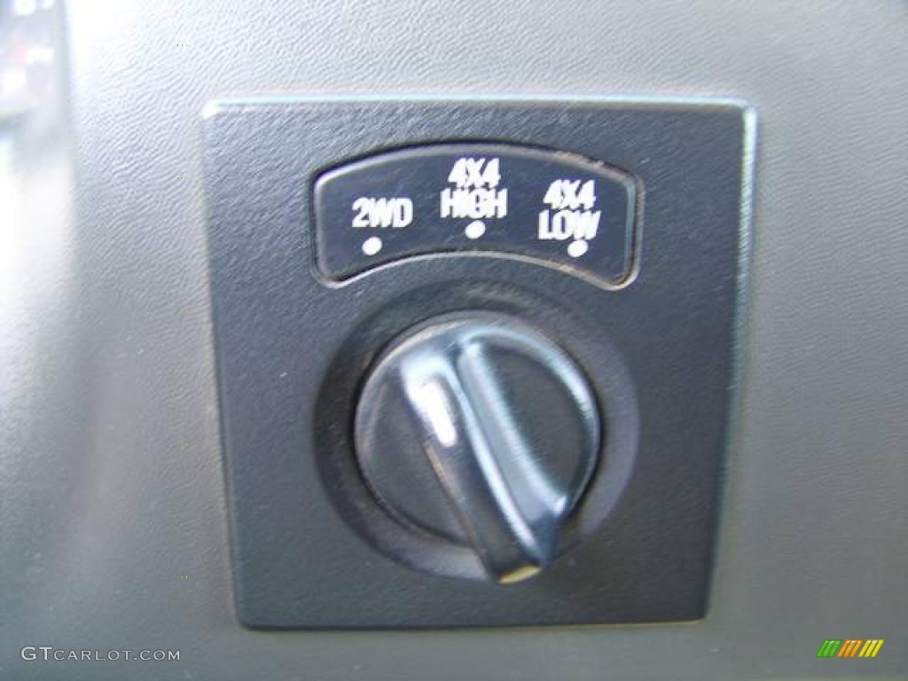 2004 F250 Super Duty XLT SuperCab 4x4 - Oxford White / Medium Flint photo #25