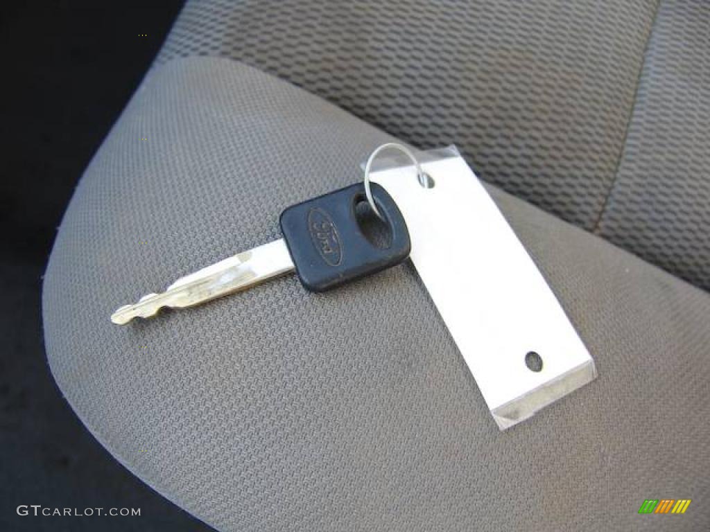 2004 F250 Super Duty XLT SuperCab 4x4 - Oxford White / Medium Flint photo #38