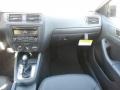 Black - Jetta SE Sedan Photo No. 15