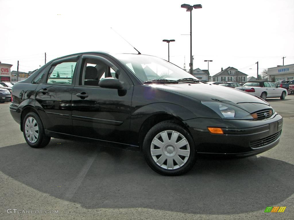 2004 Focus SE Sedan - Pitch Black / Medium Graphite photo #25