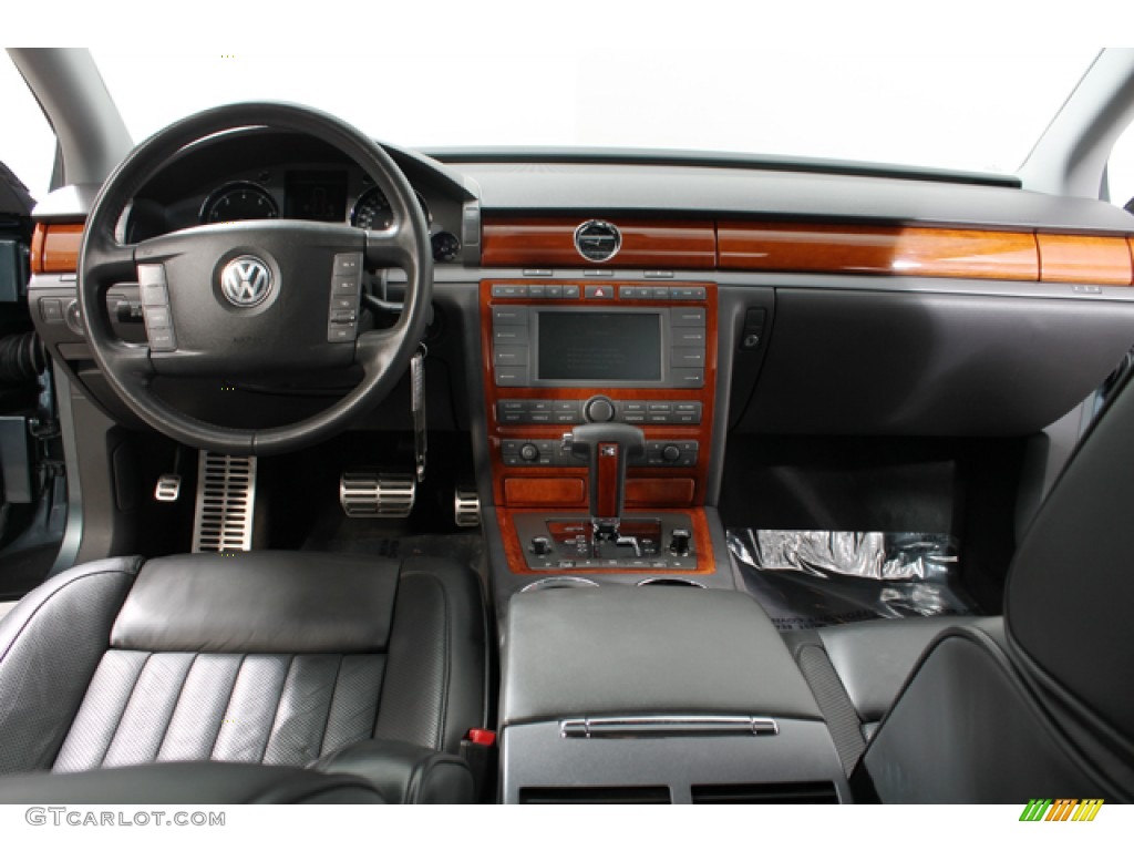 2004 Phaeton V8 4Motion Sedan - Coucou Grey / Anthracite photo #6