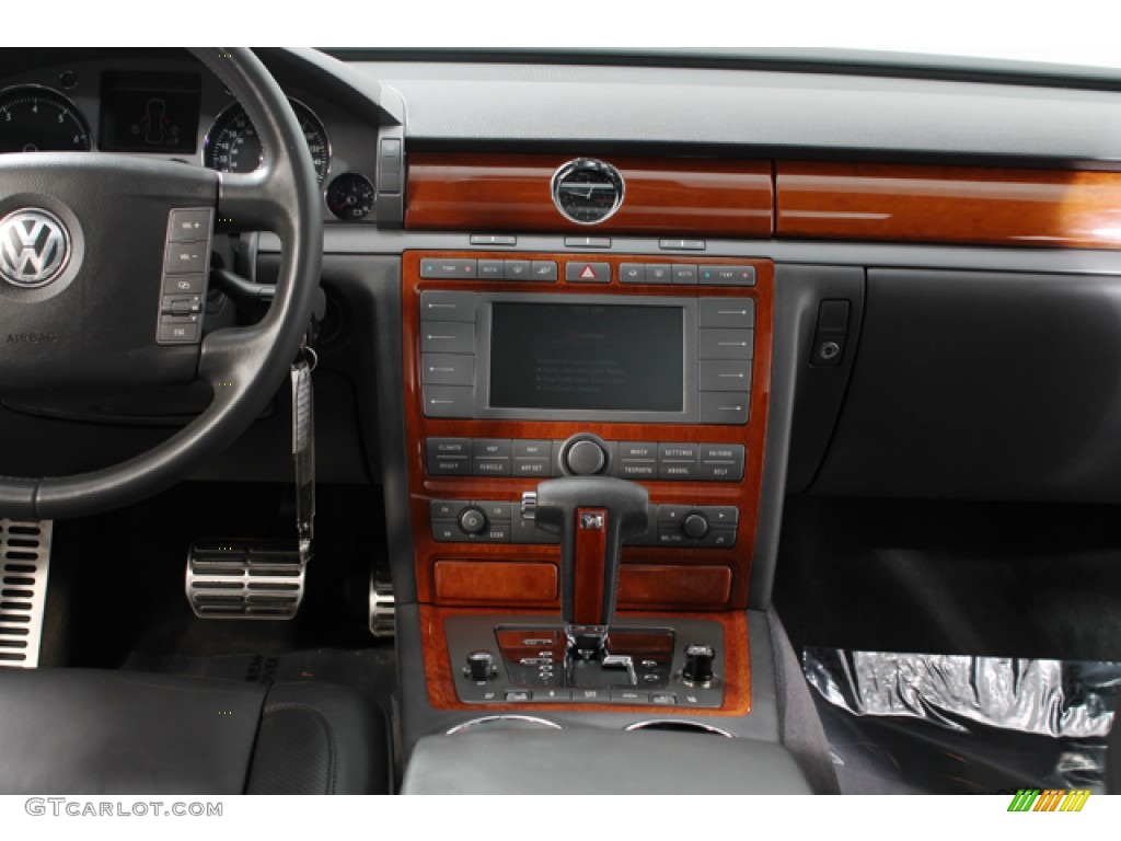 2004 Phaeton V8 4Motion Sedan - Coucou Grey / Anthracite photo #9
