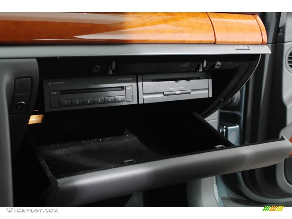 2004 Phaeton V8 4Motion Sedan - Coucou Grey / Anthracite photo #23