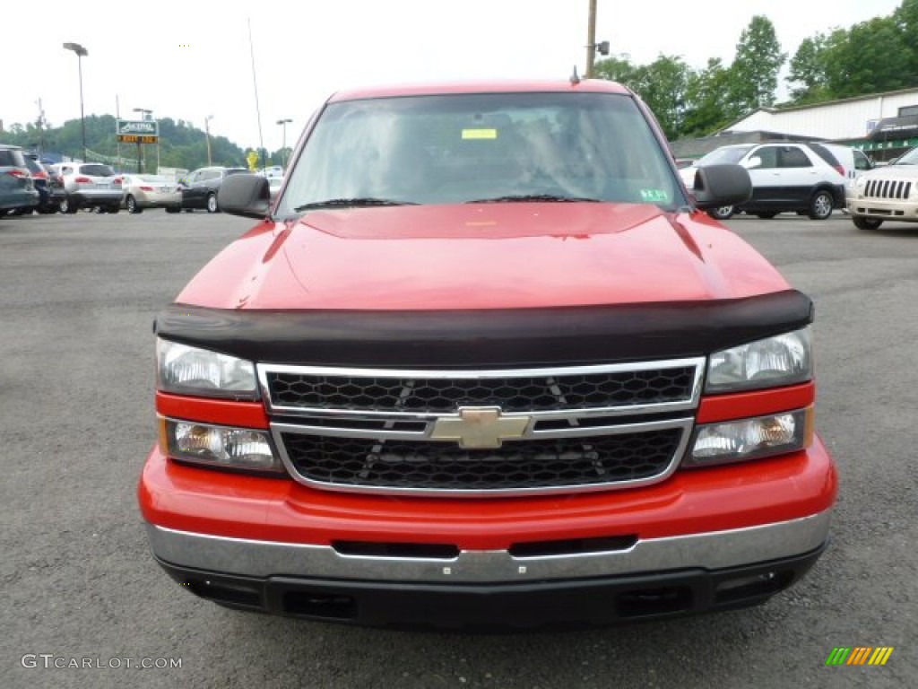 2006 Silverado 1500 LT Extended Cab 4x4 - Victory Red / Dark Charcoal photo #2