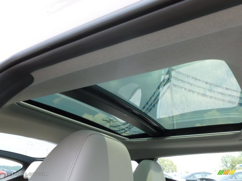 2012 Hyundai Veloster Standard Veloster Model Sunroof Photo #66981157