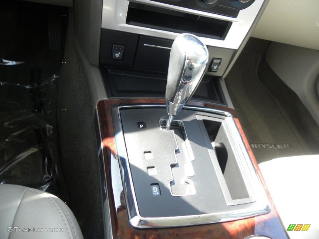 2009 Chrysler 300 C HEMI Transmission Photos