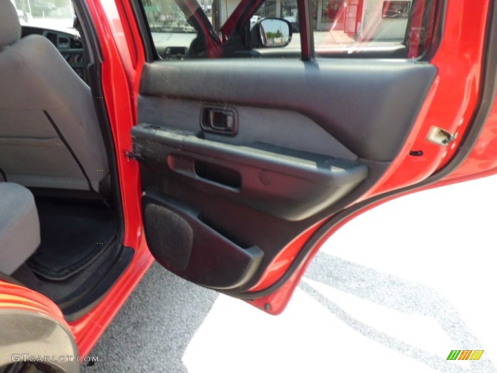 2001 Pathfinder SE 4x4 - Crimson Blaze Red / Charcoal photo #33