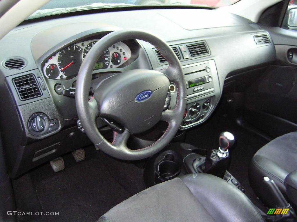 2005 Focus ZX4 ST Sedan - Pitch Black / Charcoal/Charcoal photo #24
